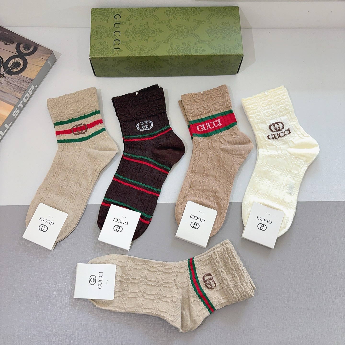 配包装（一盒5双）GUCCI 古奇 新款早秋中筒袜子！纯棉面料，经典图案，专柜同步中短筒袜子，大牌出街，