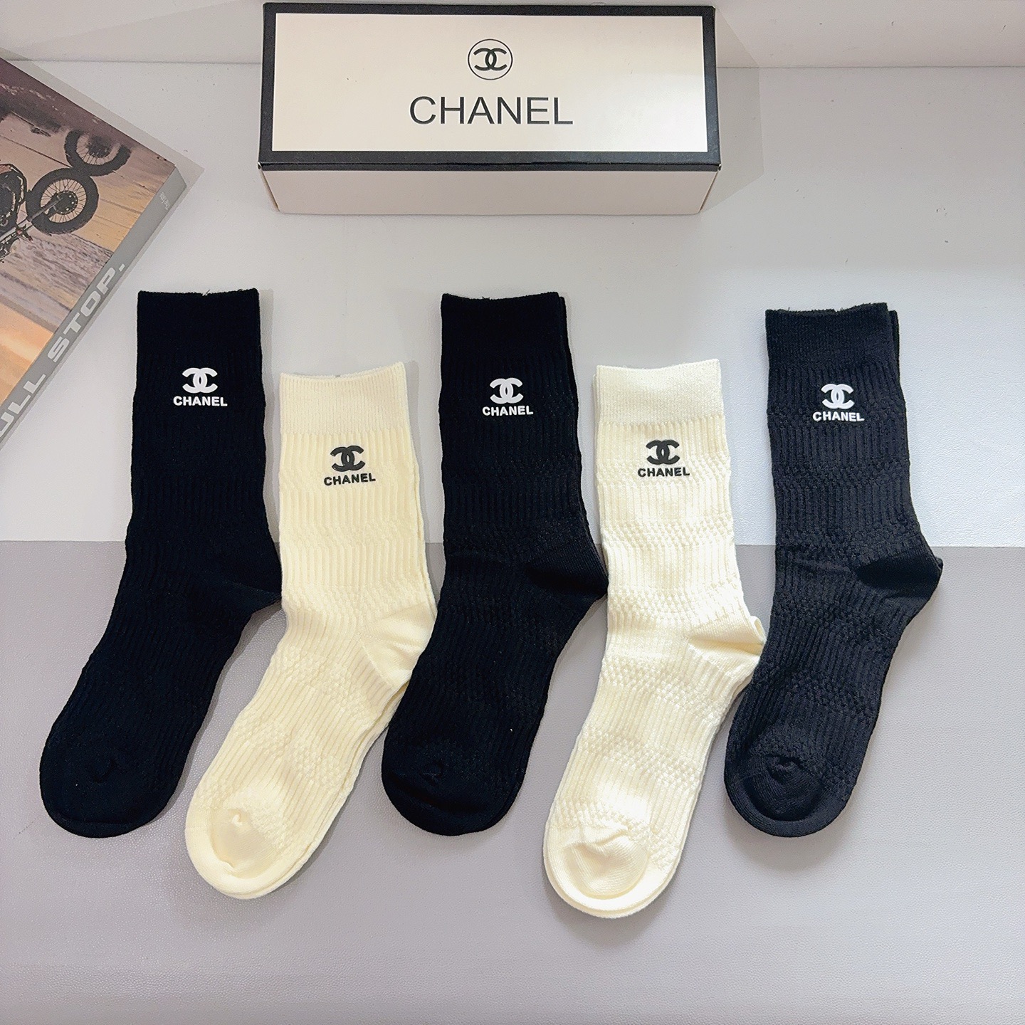 配包装【一盒5双】CHANEL （香奈儿）高品质🔥超级爆款网红袜子❗️双C硅胶字母长筒袜，ins明星网红