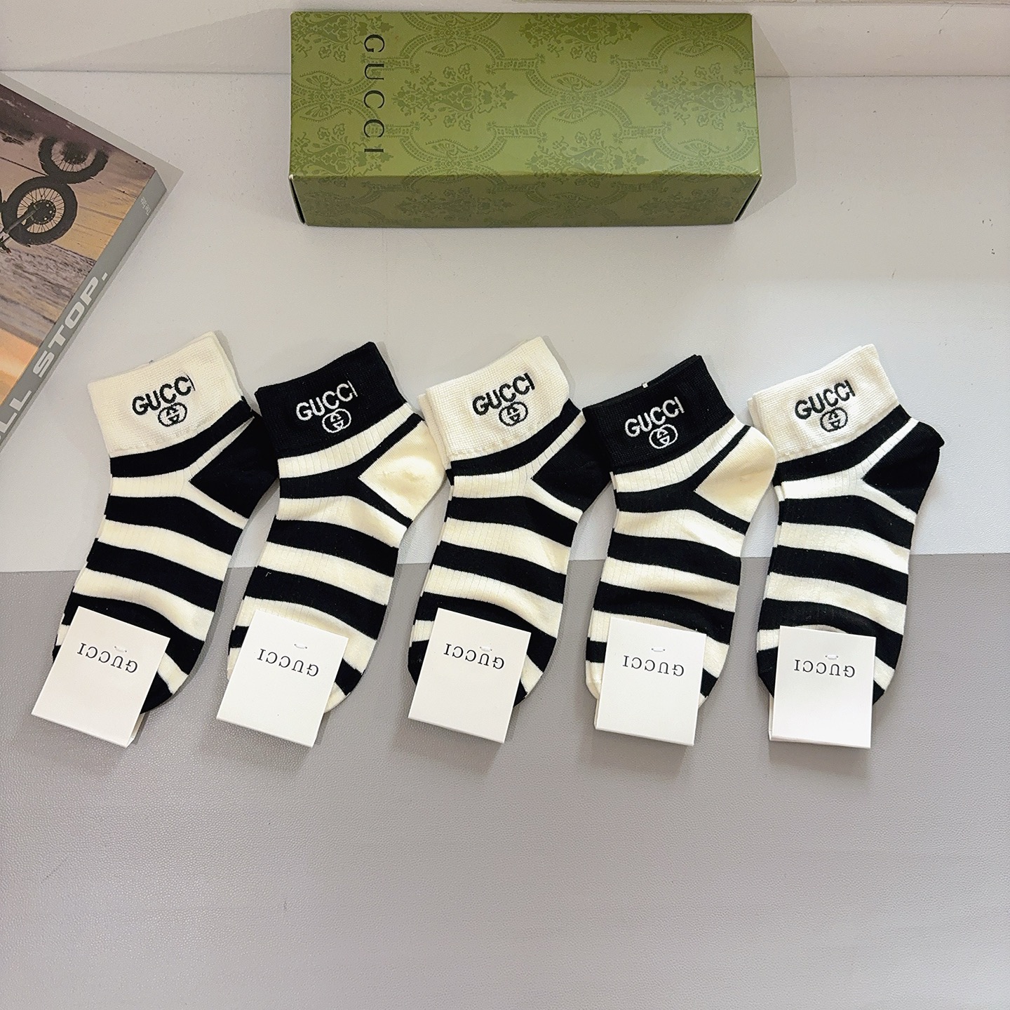 配包装（一盒5双） Gucci 古奇新款刺绣纯棉袜子 经典字母logo船袜，个性时尚百搭款，！超柔软材质