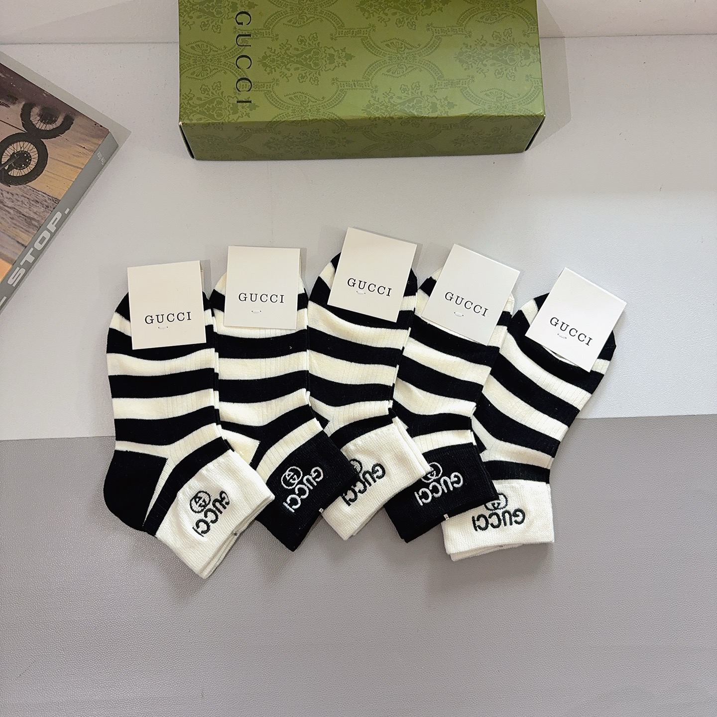 配包装（一盒5双） Gucci 古奇新款刺绣纯棉袜子 经典字母logo船袜，个性时尚百搭款，！超柔软材质