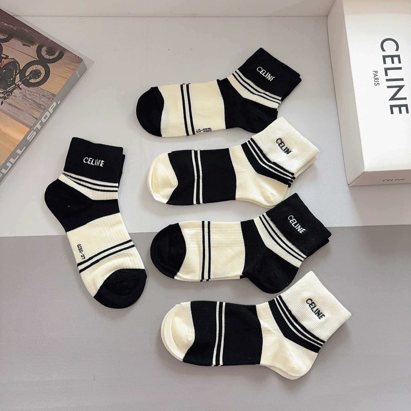配包装（一盒5双） CELINE 赛琳新款刺绣纯棉袜子 经典字母logo船袜，个性时尚百搭款，！超柔软材
