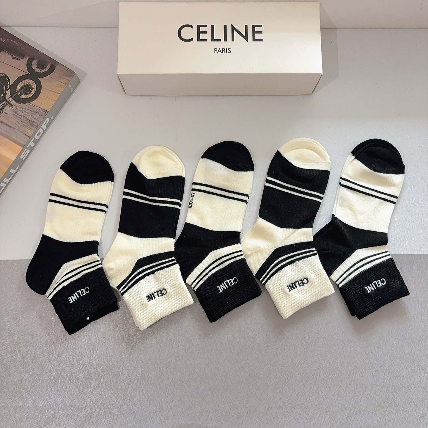 配包装（一盒5双） CELINE 赛琳新款刺绣纯棉袜子 经典字母logo船袜，个性时尚百搭款，！超柔软材