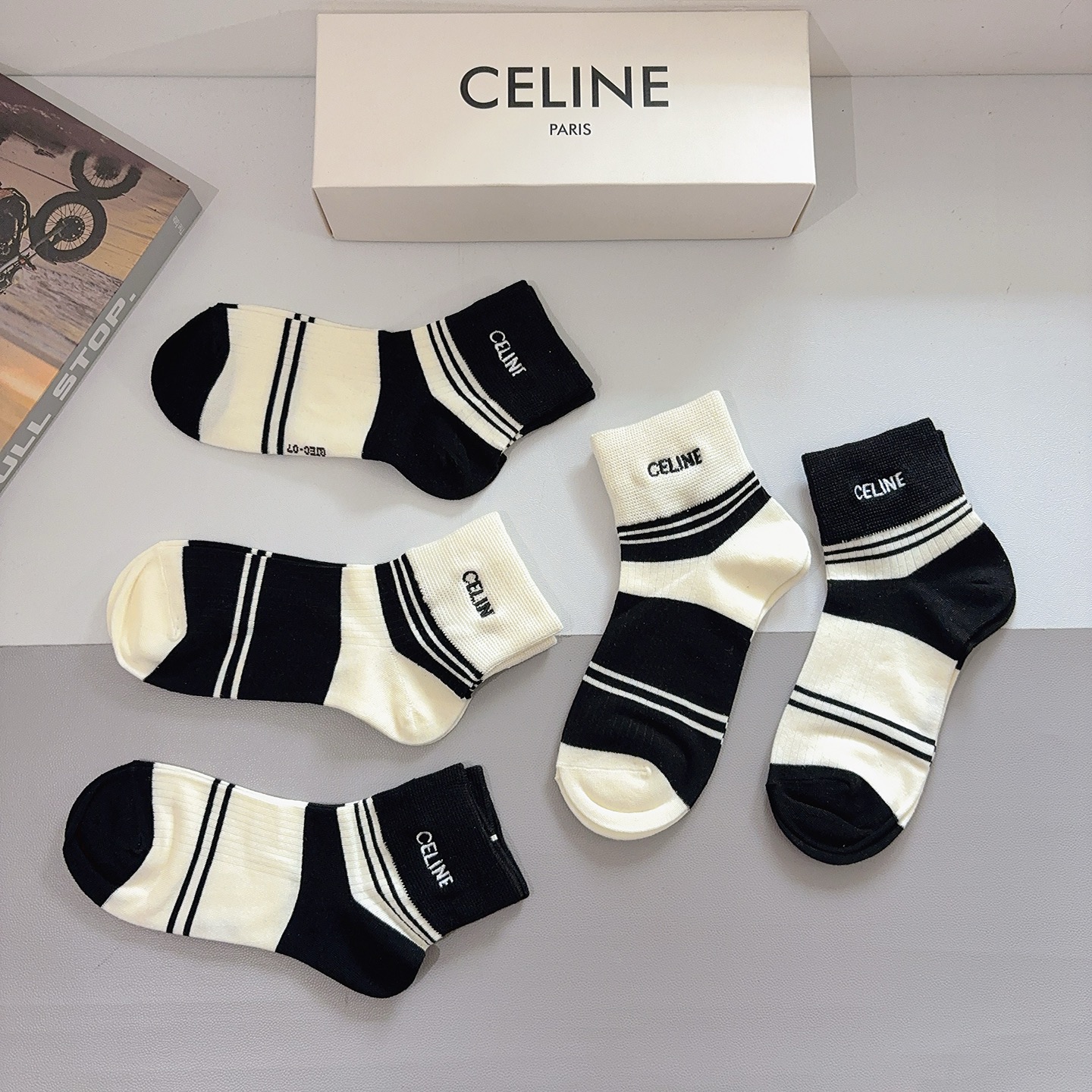配包装（一盒5双） CELINE 赛琳新款刺绣纯棉袜子 经典字母logo船袜，个性时尚百搭款，！超柔软材