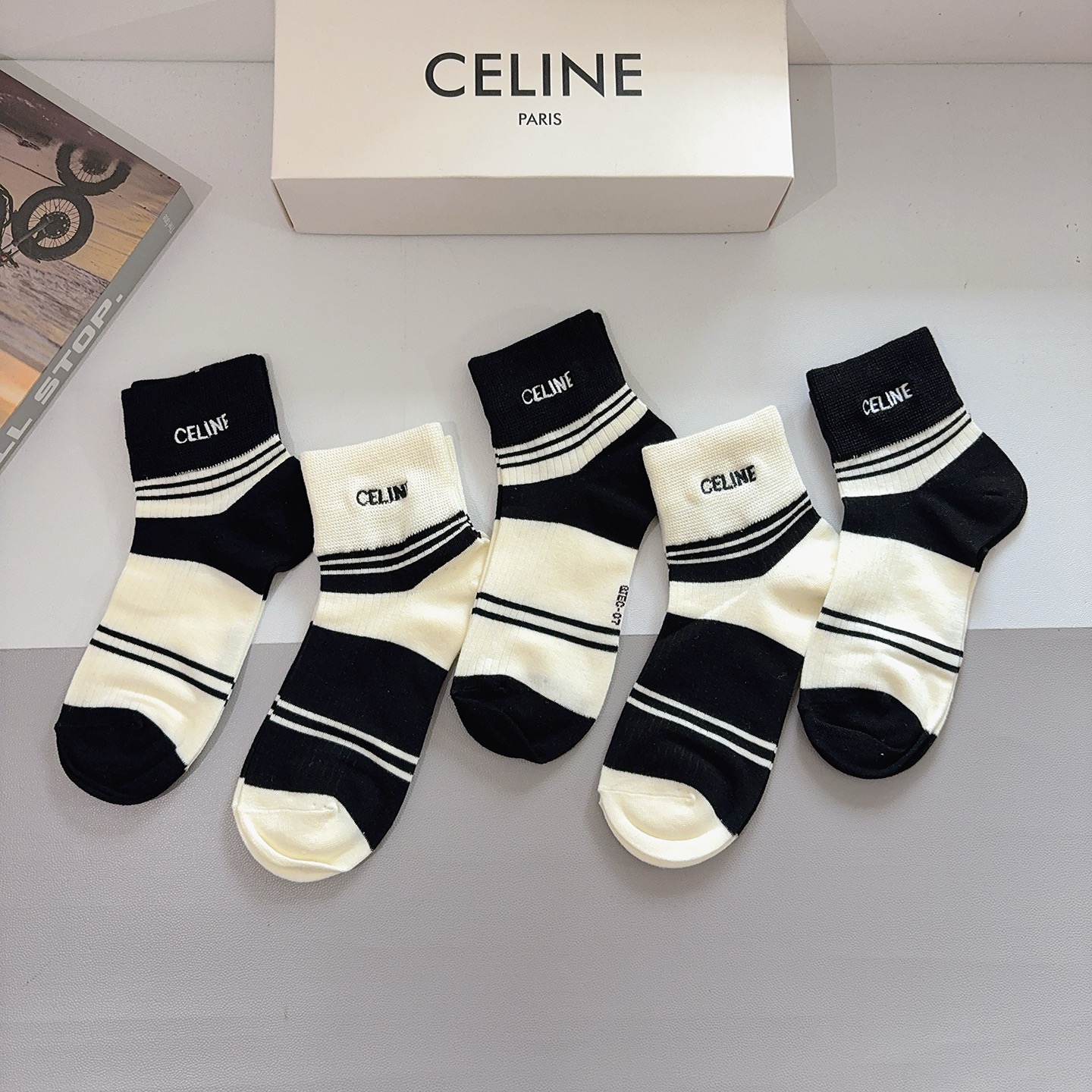 配包装（一盒5双） CELINE 赛琳新款刺绣纯棉袜子 经典字母logo船袜，个性时尚百搭款，！超柔软材