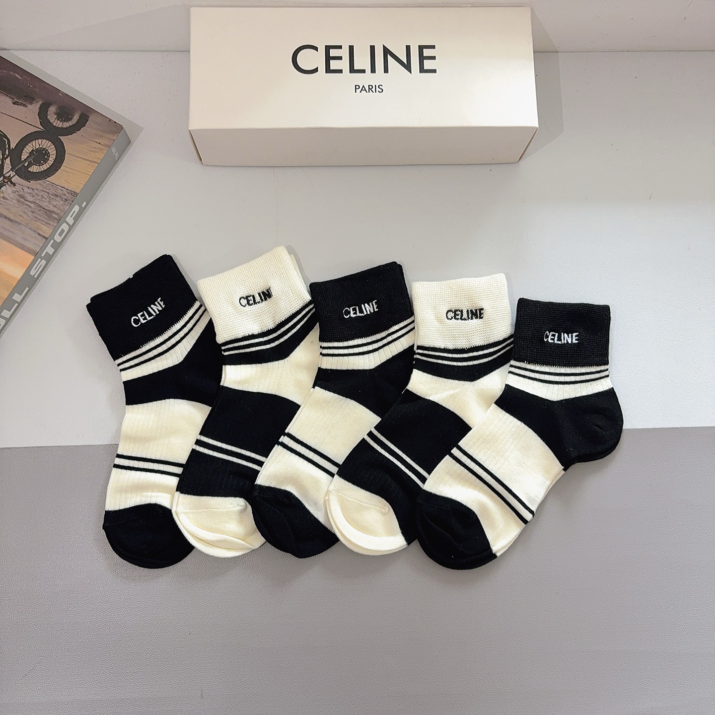 NO:618418,Comes with packaging (5 pairs in a box) CELINE's new embroidered cotton socks, classic letter logo boat socks, personalized, fashionable and versatile!  Super soft material, comfortable and breathable, fashionable and versatile socks, stockings, socks, celine, celine, socks19860909配包装（一盒5双） CELINE 赛琳新款刺绣纯棉袜子 经典字母logo船袜,个性时尚百搭款,！超柔软材质,舒适透气,时尚百搭款 袜子,丝袜,袜子,celine,celine,socks,accessory
