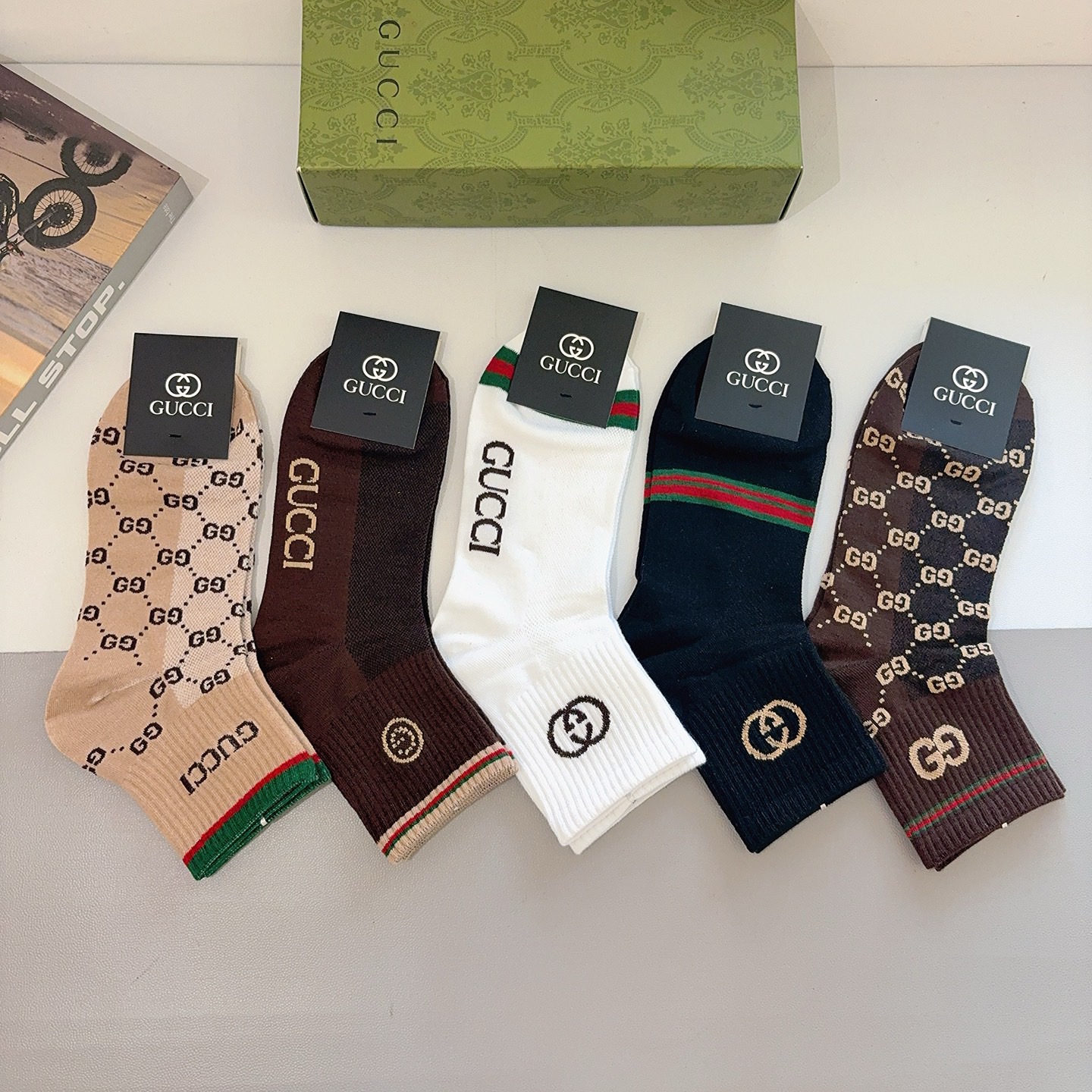 配包装（一盒5双） Gucci 古奇 新款中筒袜子，纯棉面料，潮人必备 ，Gucci 爆款，经典双G，个