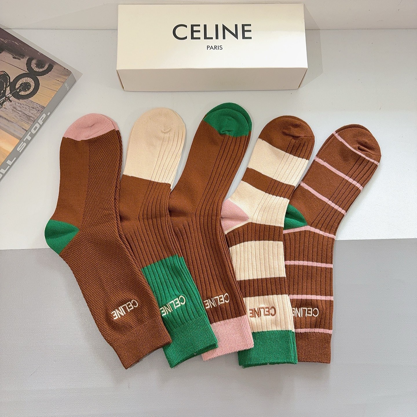 配包装（一盒5双） CELINE 赛琳新款刺绣纯棉长筒袜子 经典字母logo船袜，个性时尚百搭款，！超柔