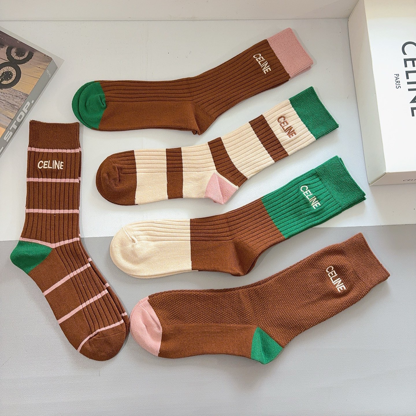 配包装（一盒5双） CELINE 赛琳新款刺绣纯棉长筒袜子 经典字母logo船袜，个性时尚百搭款，！超柔