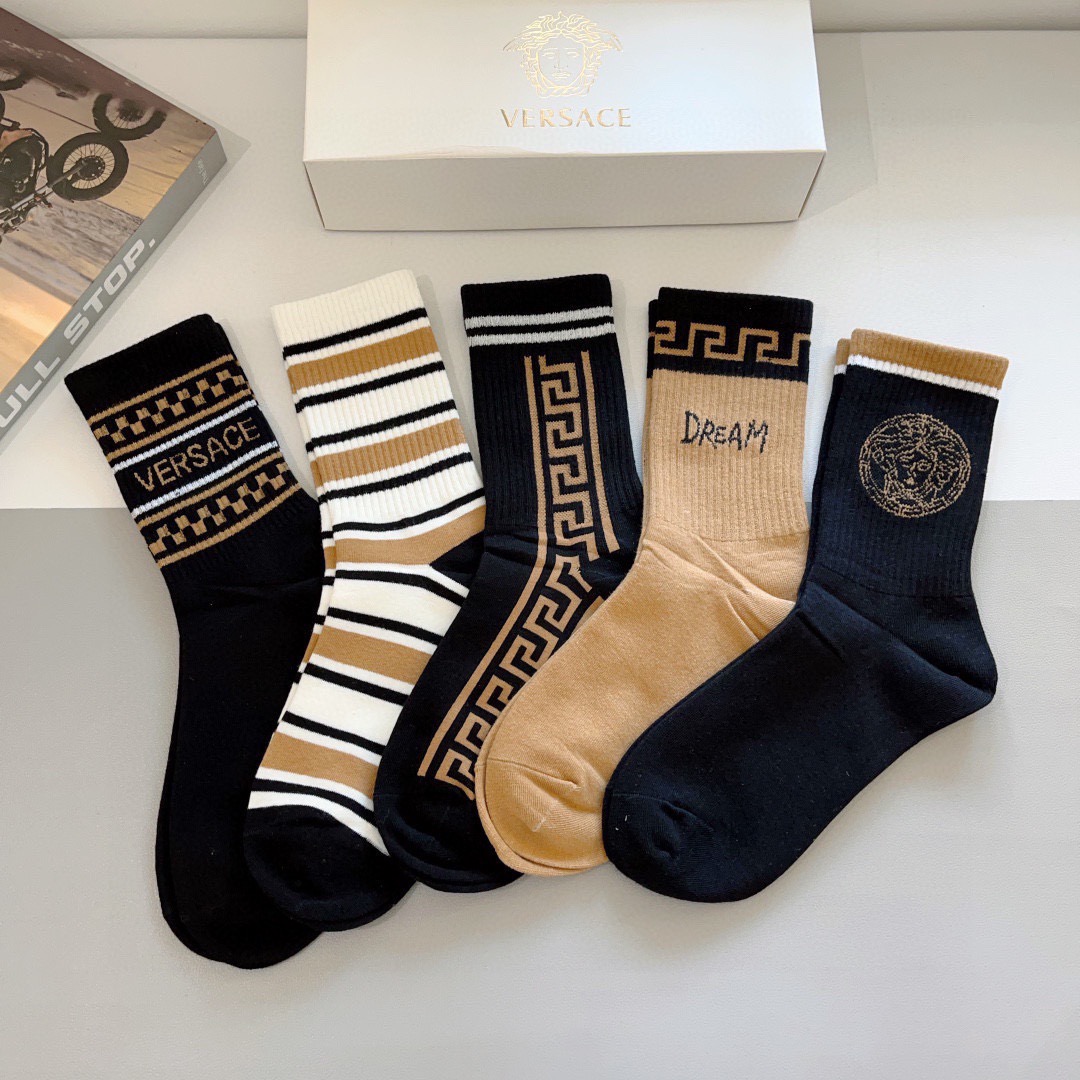 NO:618451,Comes with packaging [five pairs in one box] VERSACE Versace European and American big-name pure cotton stockings, a must-have for fashionistas, high-quality stockings purchased from counters, super versatile, highly recommended~~ socks, stockings, socks, versace, versace, socks19860909配包装【一盒五双】 VERSACE范思哲 欧美大牌纯棉长筒袜潮人必不能少的专柜代购品质长筒袜子 ,超级百搭款、推荐推荐推荐～～袜子,丝袜,袜子,versace,versace,socks,accessory