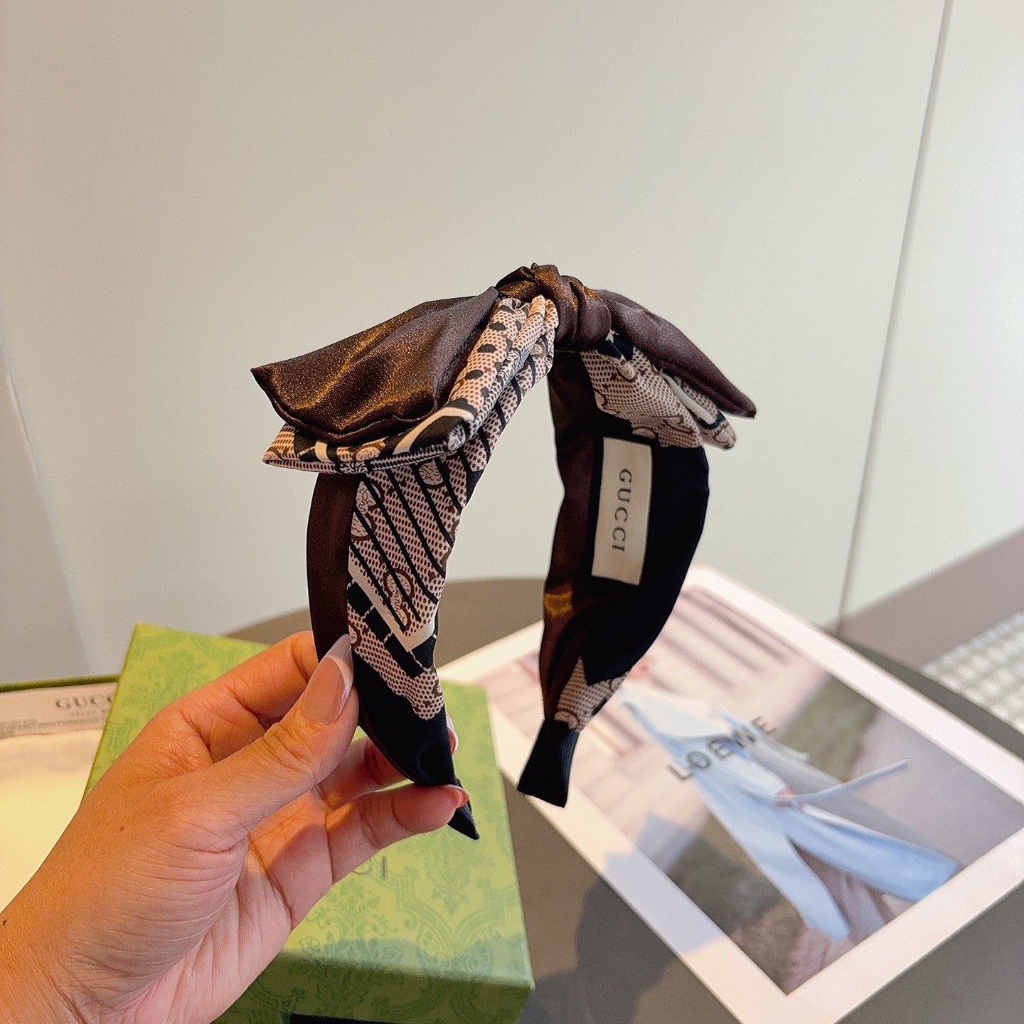 NO:619051,Comes with packaging Gucci Gucci classic new bow headband, a must-have headband for goddesses, very versatile and fashionable!  hairpins,hairpins,gucci,hairpins19860909配包装 Gucci古奇 经典新款蝴蝶结发箍,女神必备单品头箍,非常百搭,时尚潮流！发夹,发夹,gucci,hairpins,accessory