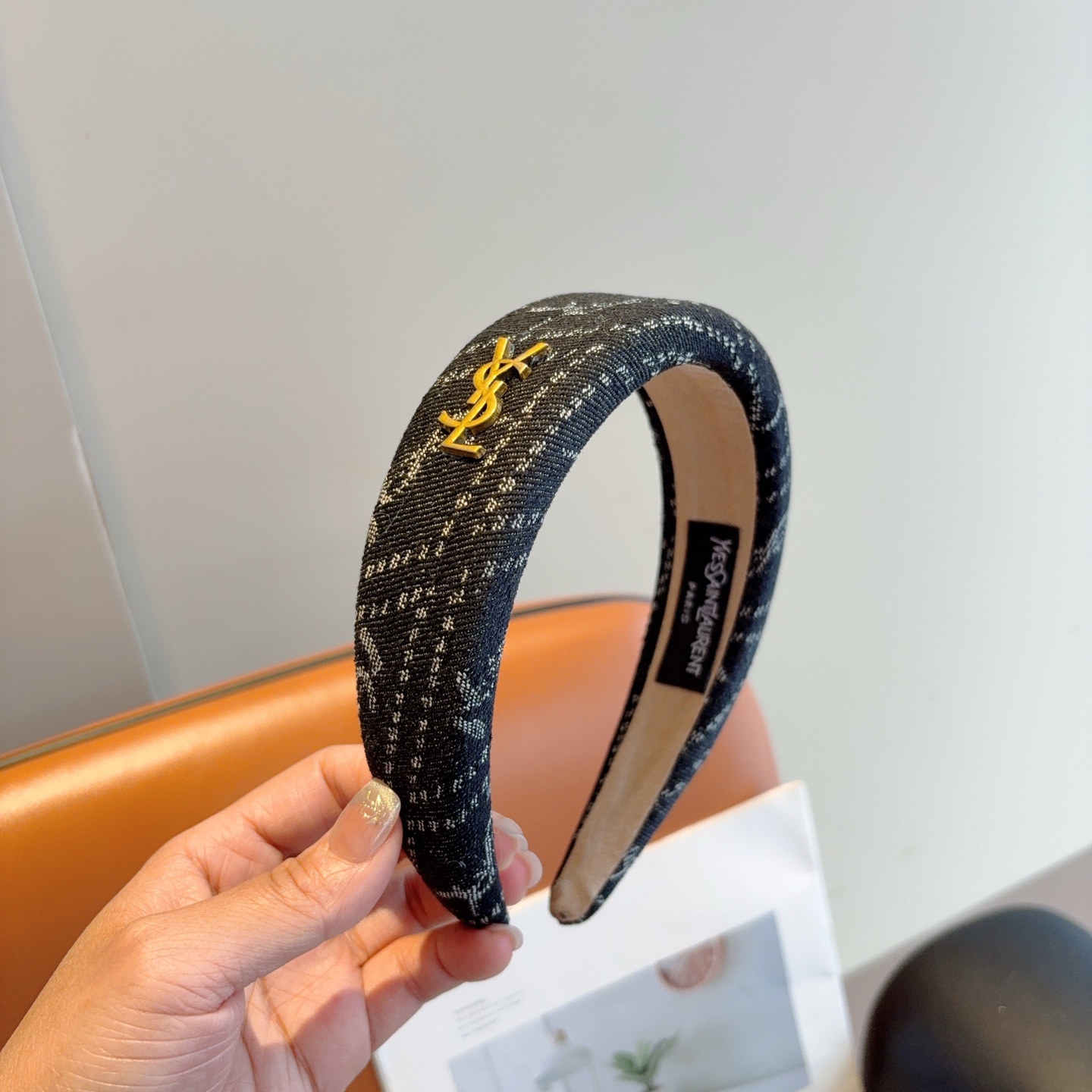 NO:619009,Comes with packaging Yves Saint Laurent's new Korean style denim sponge headband, the original single headband is simple and versatile, a must-have for trendy women, super classy!  hairpins,hairpins,saint laurent,hairpins19860909配包装 圣罗兰 新款韩版牛仔布海绵发箍,原单头箍简约百搭,潮女必备品,超级的高大上！发夹,发夹,saint laurent,hairpins,accessory