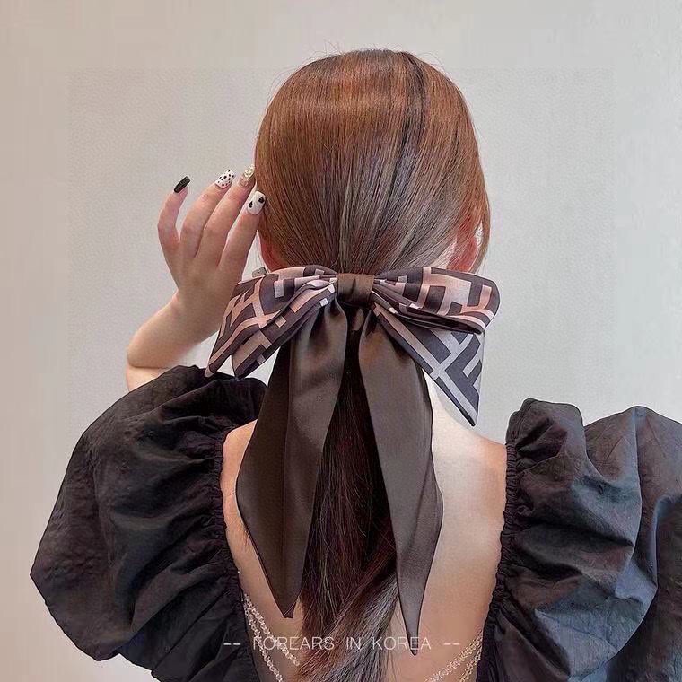 NO:619053,Comes with packaging FENDI (Fendi) original imported sausage rings, classic double-layer bow ribbon hair ties, counter quality, retro classic style, high-end atmosphere, celebrity style!  hairpins,hairpins,fendi,fendi,hairpins19860909配包装 FENDI（芬迪） 原单进口肠圈,经典双层蝴蝶结飘带 发圈,专柜品质,复古经典款, 高端大气,名媛范儿！发夹,发夹,fendi,fendi,hairpins,accessory