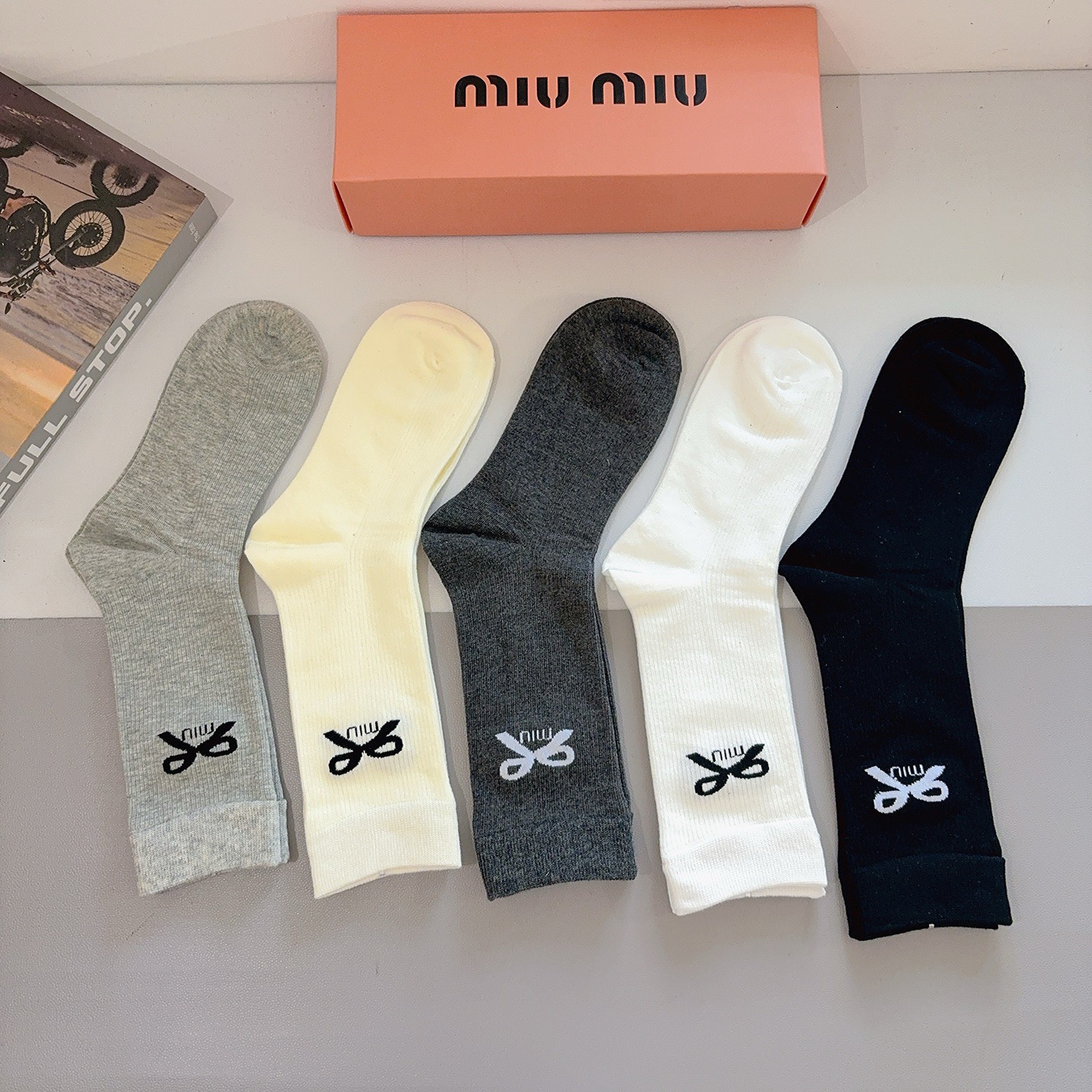 配包装【一盒5双】miumiu · 缪缪 高品质🔥新款网红长筒袜子❗️ins明星网红推荐❗️火爆至极🔥竹