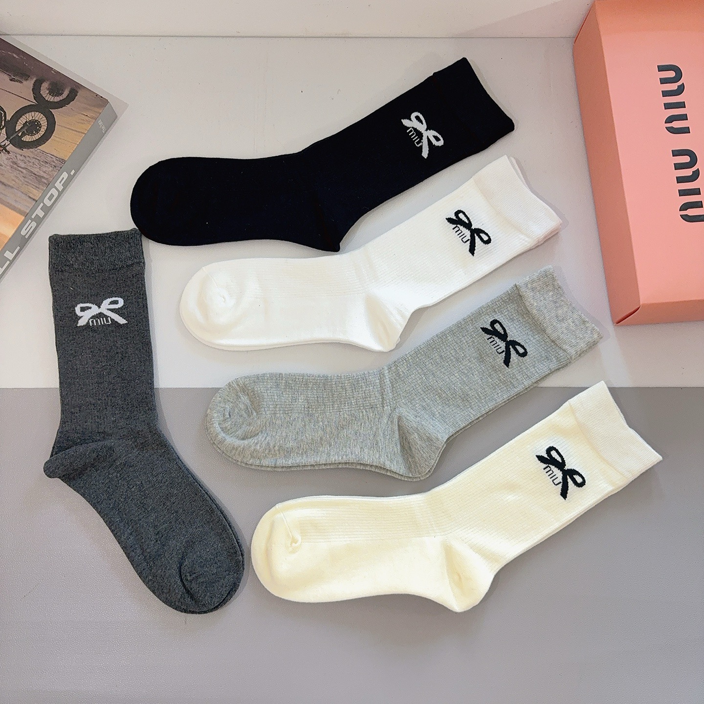 配包装【一盒5双】miumiu · 缪缪 高品质🔥新款网红长筒袜子❗️ins明星网红推荐❗️火爆至极🔥竹