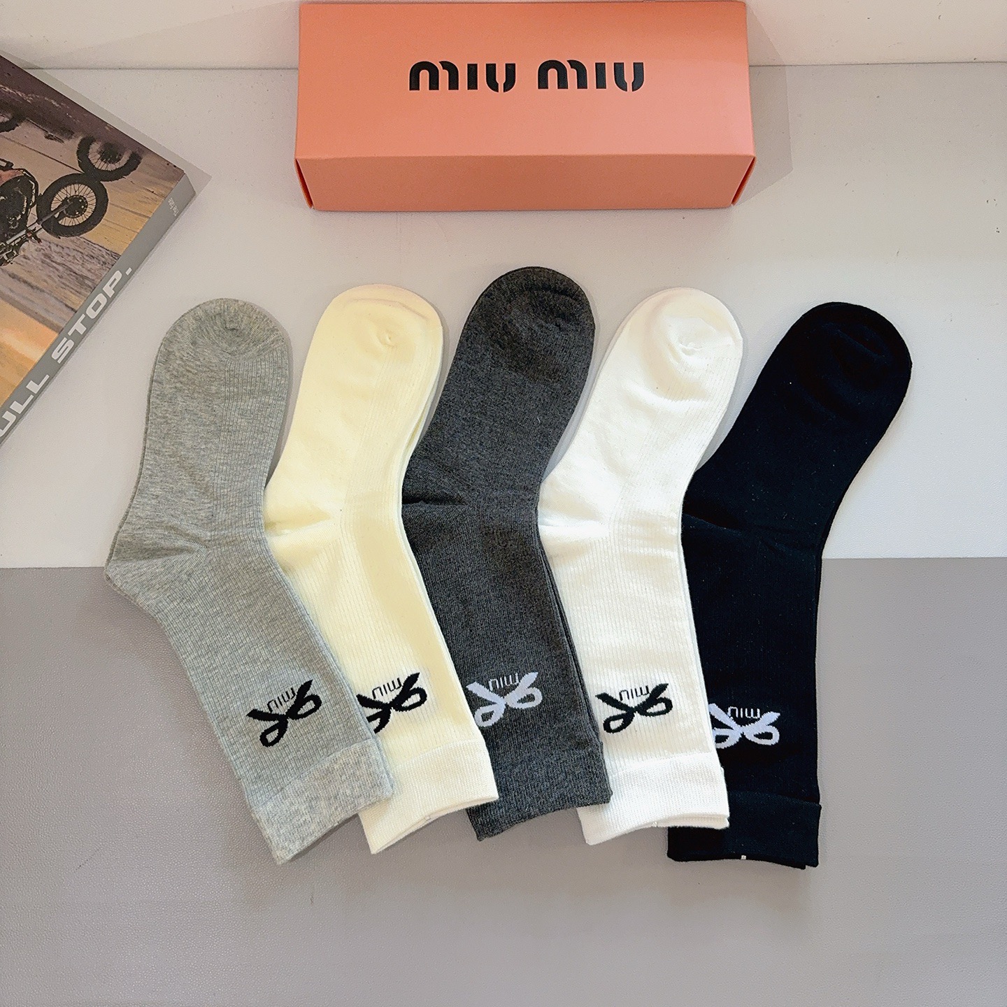 配包装【一盒5双】miumiu · 缪缪 高品质🔥新款网红长筒袜子❗️ins明星网红推荐❗️火爆至极🔥竹