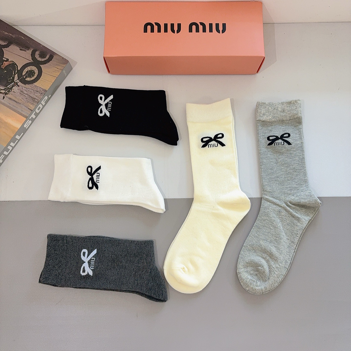 配包装【一盒5双】miumiu · 缪缪 高品质🔥新款网红长筒袜子❗️ins明星网红推荐❗️火爆至极🔥竹