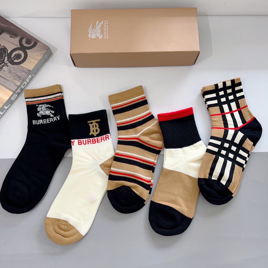 配包装（一盒5双） 🌟 BURBERRY 巴宝莉经典字母logo中筒袜子，个性时尚百搭款，！你值得拥有哦