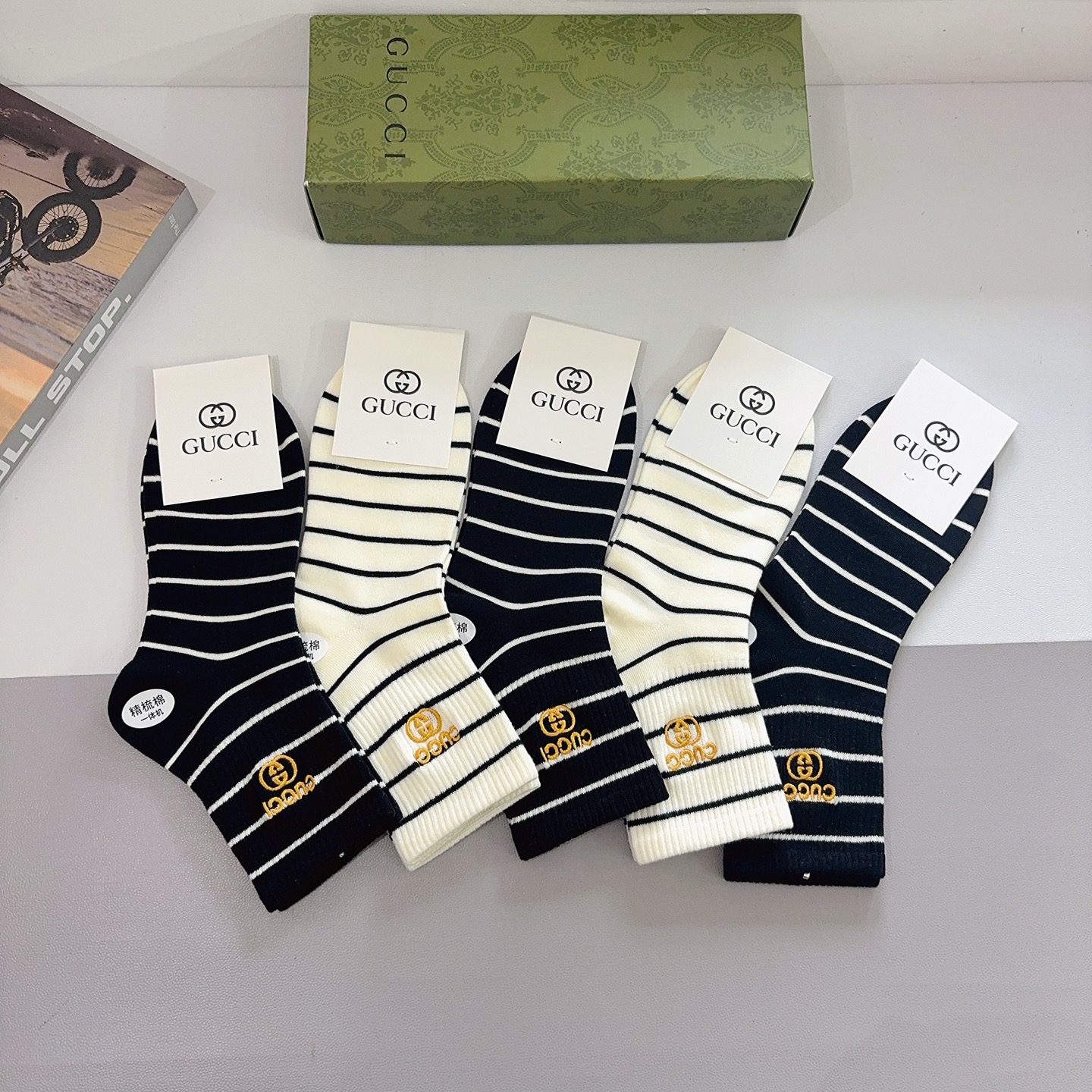 配包装（一盒5双） 🌟 Gucci 古奇 新款刺绣中筒袜子 潮人必备个性时尚百搭款，！你值得拥有哦💗精梳