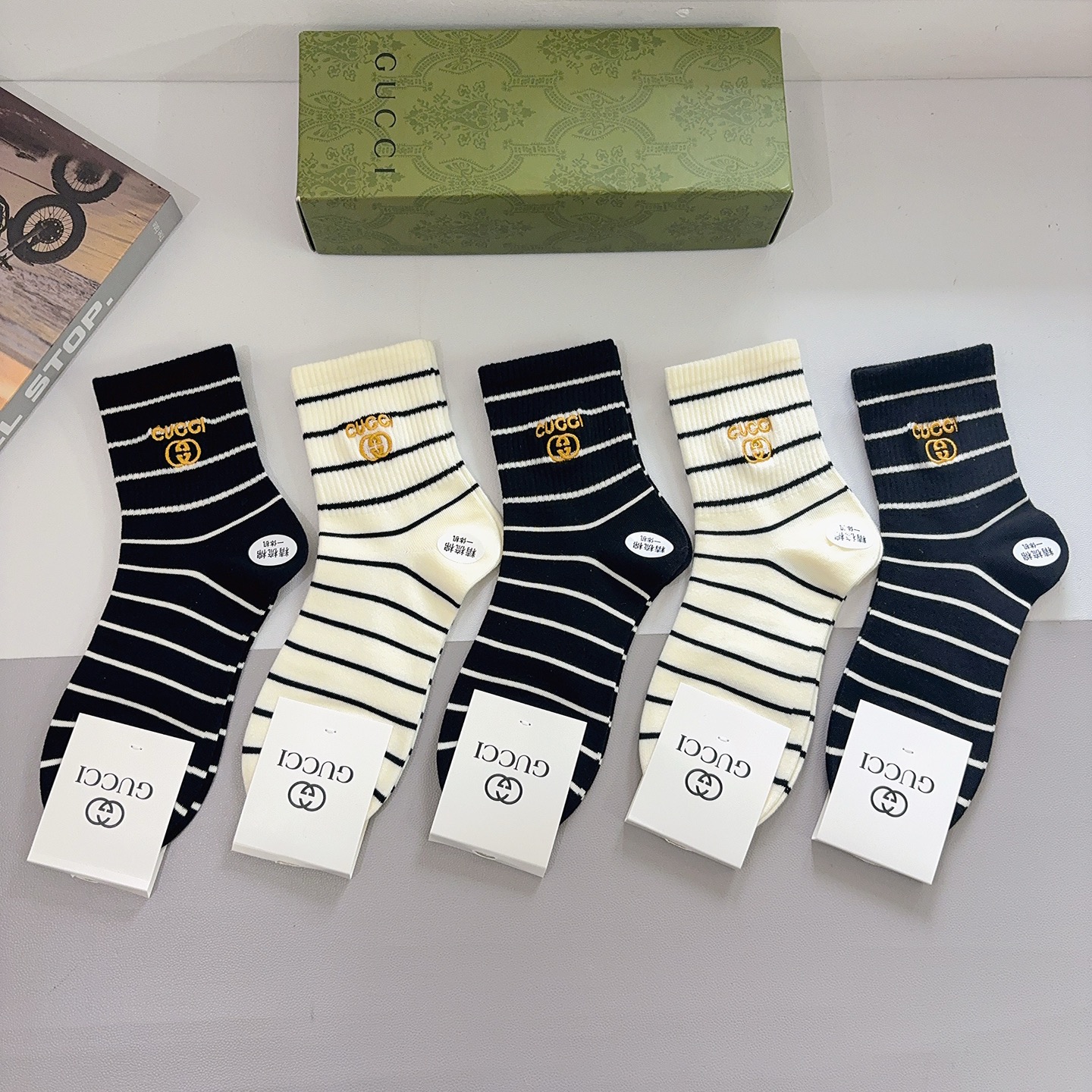 配包装（一盒5双） 🌟 Gucci 古奇 新款刺绣中筒袜子 潮人必备个性时尚百搭款，！你值得拥有哦💗精梳