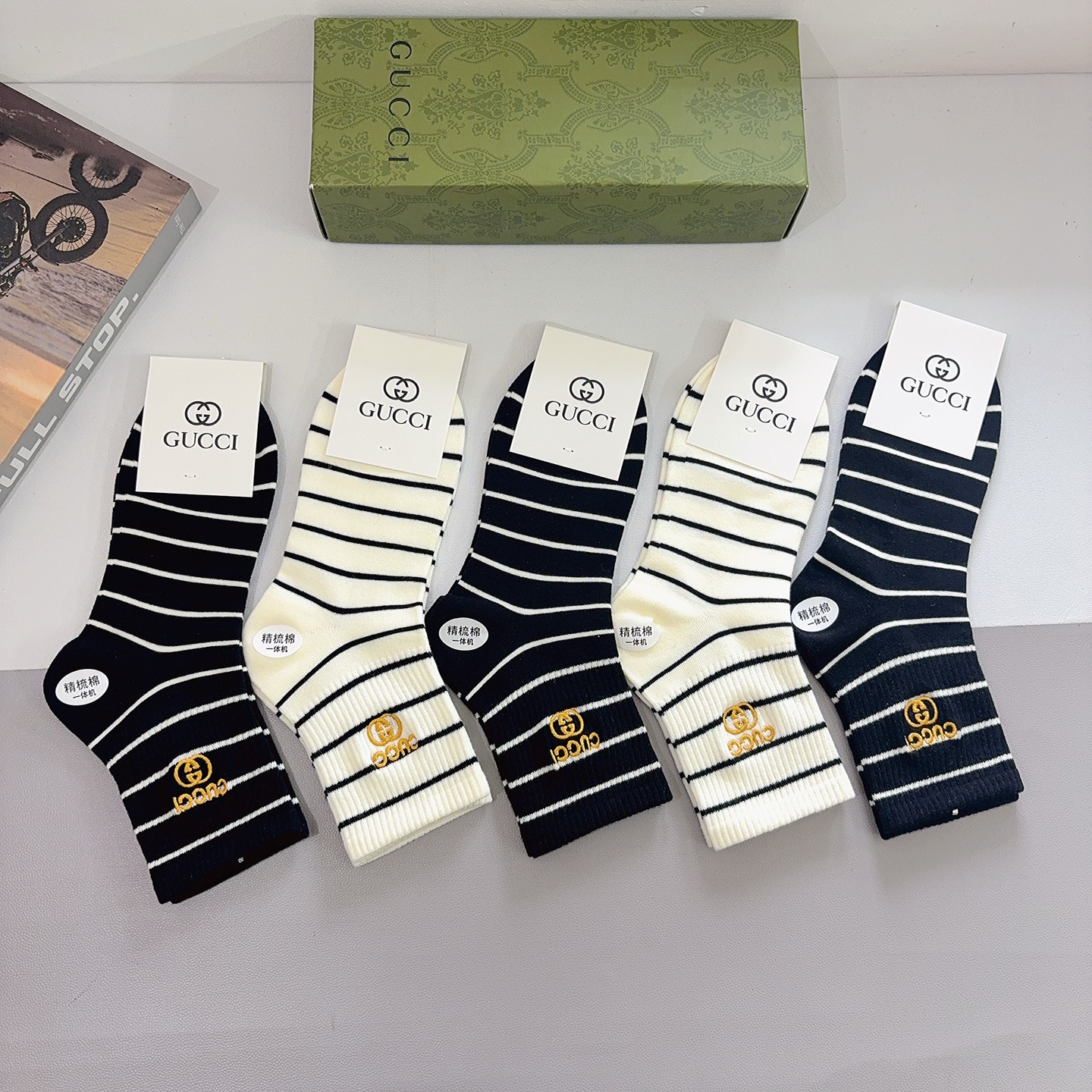 配包装（一盒5双） 🌟 Gucci 古奇 新款刺绣中筒袜子 潮人必备个性时尚百搭款，！你值得拥有哦💗精梳
