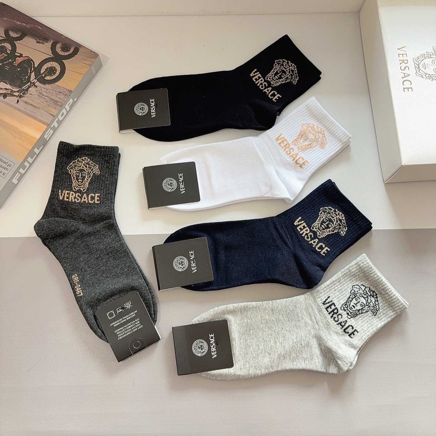 配包装【一盒五双】VERSACE范思哲 欧美大牌男款纯棉中筒袜🔥🌟潮人必不能少的专柜代购品质长筒袜子 ，