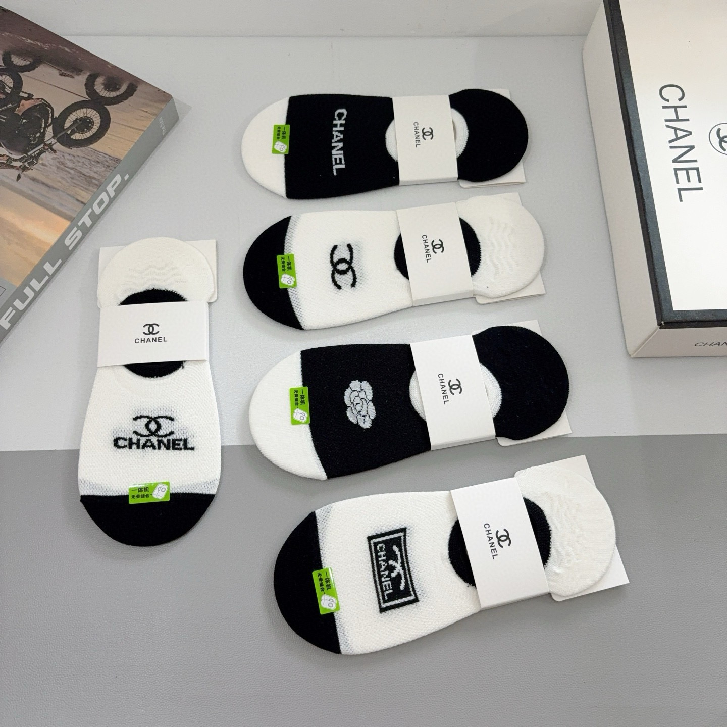配包装（一盒5双） 🌟 CHANEL （香奈儿）新款竹棉透气船袜，潮人必备款袜子 超柔软材质，舒适透气，