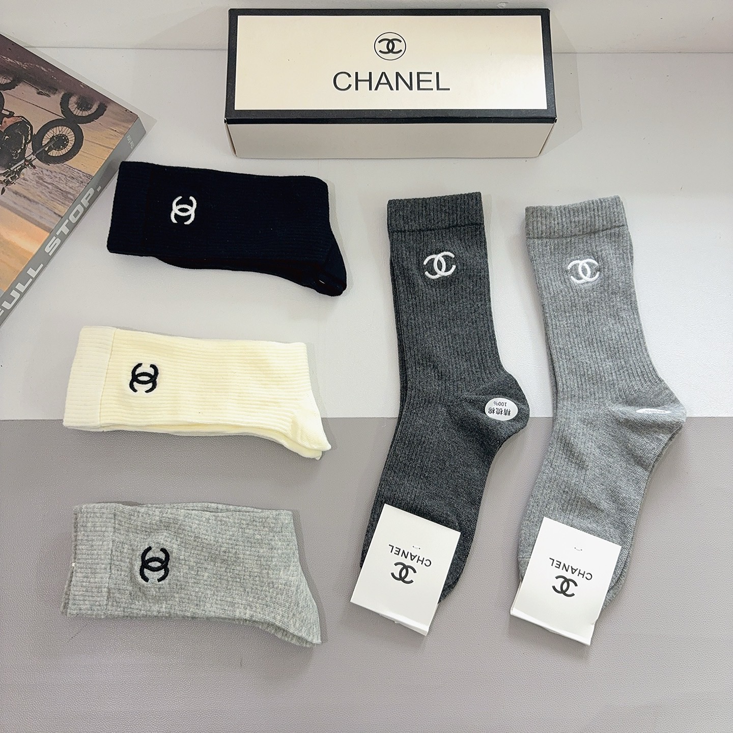 配包装（一盒5双）CHANEL 香奈儿 新款长筒刺绣纯棉面料，专柜同步长筒袜子，💛大牌出街，潮人必备🔥超