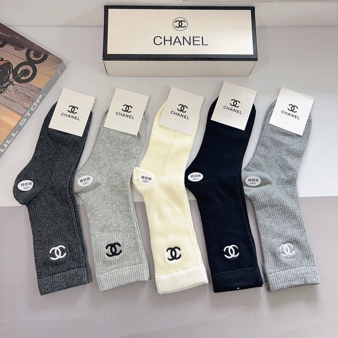 配包装（一盒5双）CHANEL 香奈儿 新款长筒刺绣纯棉面料，专柜同步长筒袜子，💛大牌出街，潮人必备🔥超