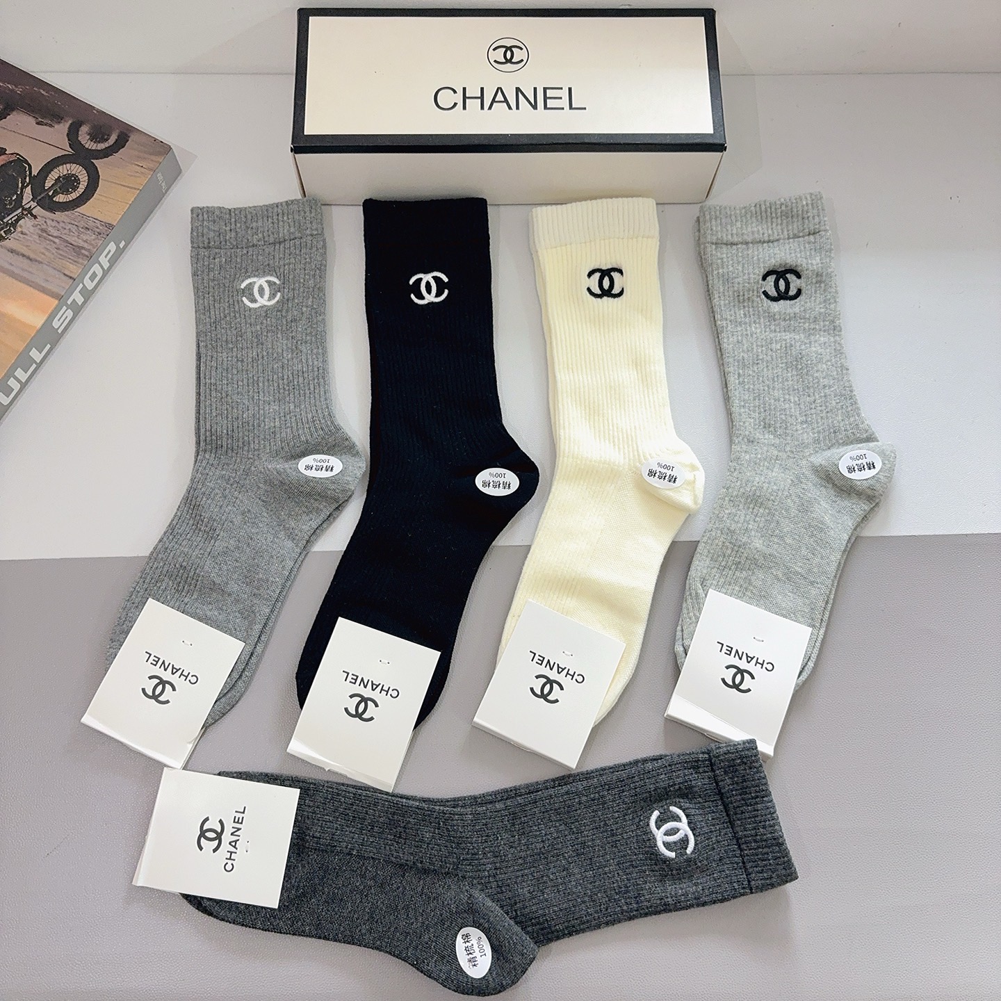 配包装（一盒5双）CHANEL 香奈儿 新款长筒刺绣纯棉面料，专柜同步长筒袜子，💛大牌出街，潮人必备🔥超