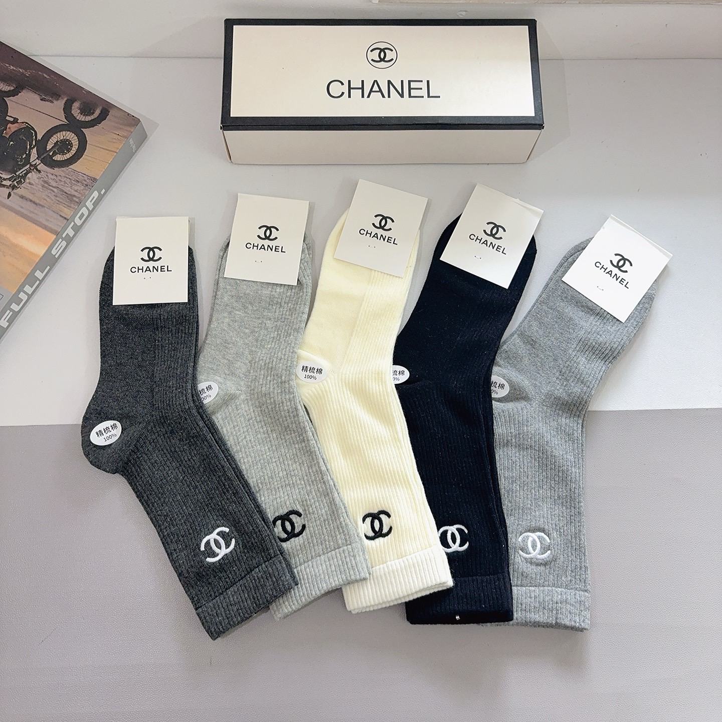 配包装（一盒5双）CHANEL 香奈儿 新款长筒刺绣纯棉面料，专柜同步长筒袜子，💛大牌出街，潮人必备🔥超