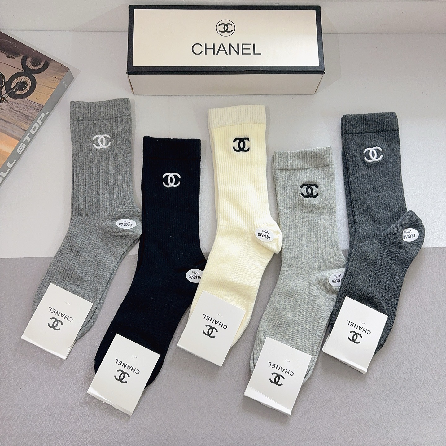 配包装（一盒5双）CHANEL 香奈儿 新款长筒刺绣纯棉面料，专柜同步长筒袜子，💛大牌出街，潮人必备🔥超