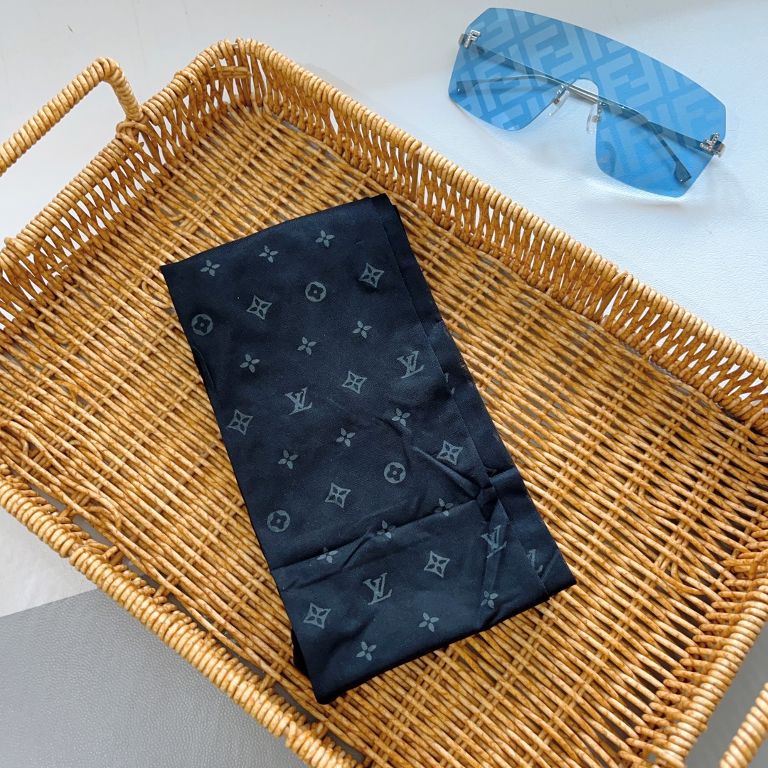 配包装（一盒1双）LV 路易威登 爆款字母袜子 连裤袜🌟好看到爆炸 ，欧美大牌丝袜🔥🌟潮人秋冬必备单品 