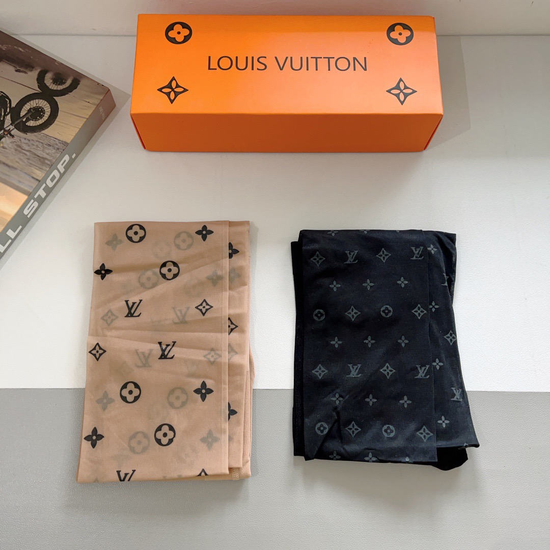 配包装（一盒1双）LV 路易威登 爆款字母袜子 连裤袜🌟好看到爆炸 ，欧美大牌丝袜🔥🌟潮人秋冬必备单品 