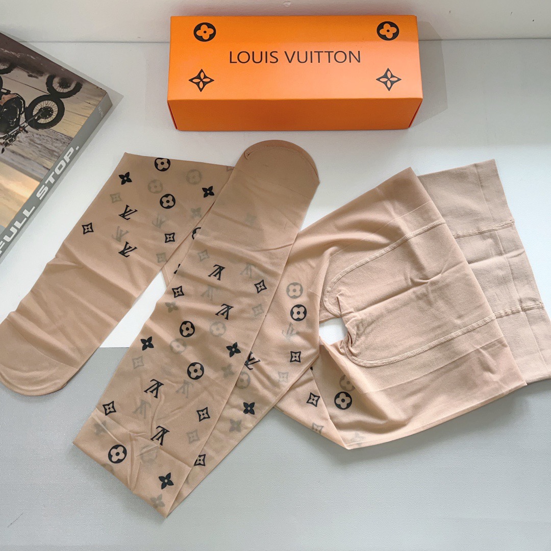 配包装（一盒1双）LV 路易威登 爆款字母袜子 连裤袜🌟好看到爆炸 ，欧美大牌丝袜🔥🌟潮人秋冬必备单品 