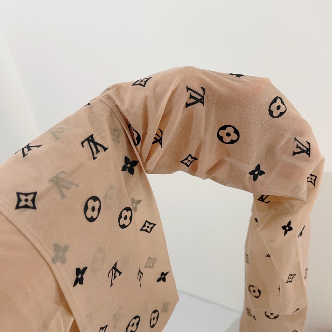 配包装（一盒1双）LV 路易威登 爆款字母袜子 连裤袜🌟好看到爆炸 ，欧美大牌丝袜🔥🌟潮人秋冬必备单品 