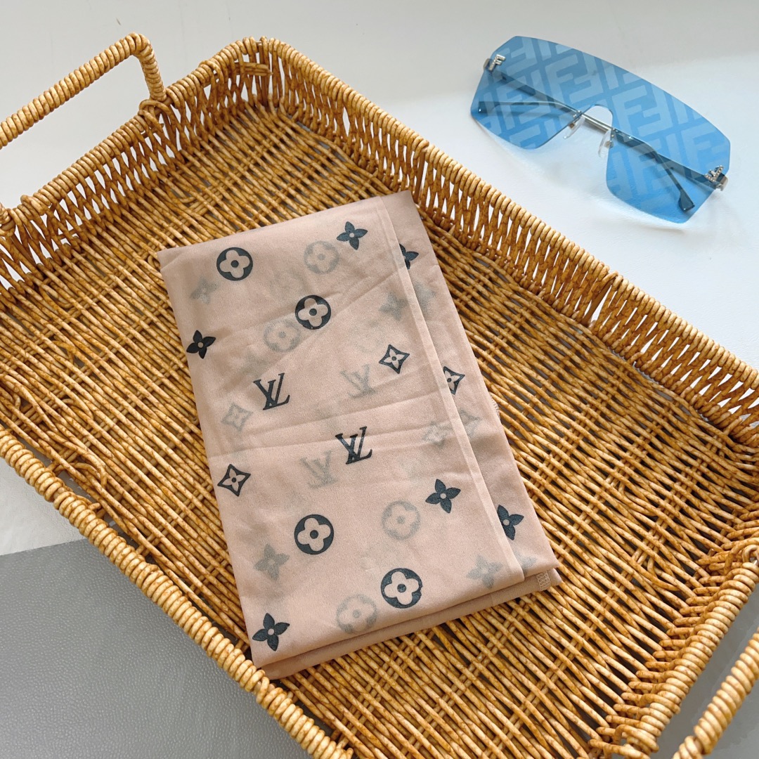 配包装（一盒1双）LV 路易威登 爆款字母袜子 连裤袜🌟好看到爆炸 ，欧美大牌丝袜🔥🌟潮人秋冬必备单品 