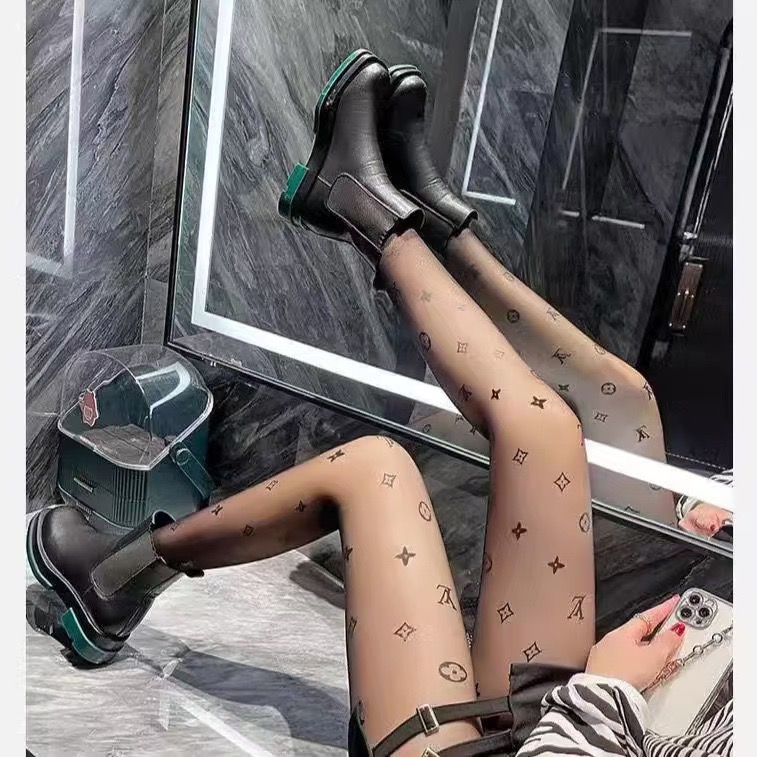 配包装（一盒1双）LV 路易威登 爆款字母袜子 连裤袜🌟好看到爆炸 ，欧美大牌丝袜🔥🌟潮人秋冬必备单品 