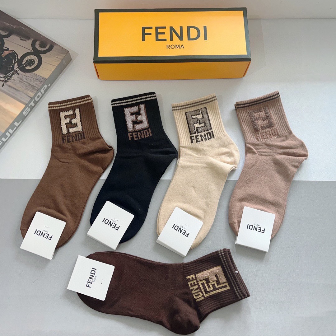 配包装（一盒5双）FENDI 芬迪 字母双Ｆ爆款中筒袜，纯棉面料， 专柜同款 💓纯棉面料，实用好穿 柔软