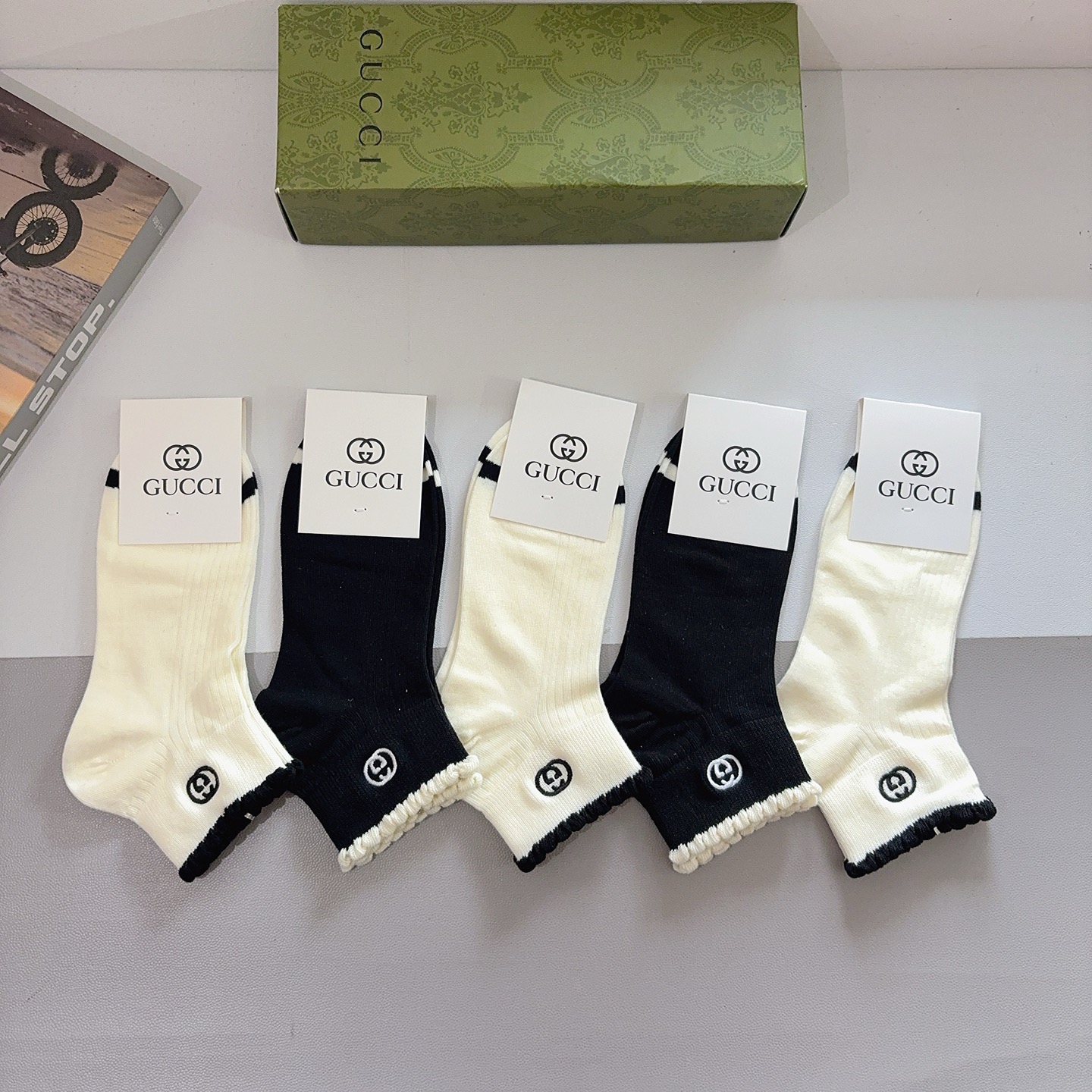 配包装（一盒5双） Gucci 古奇新款刺绣纯棉袜子 经典字母logo船袜，个性时尚百搭款，！超柔软材质