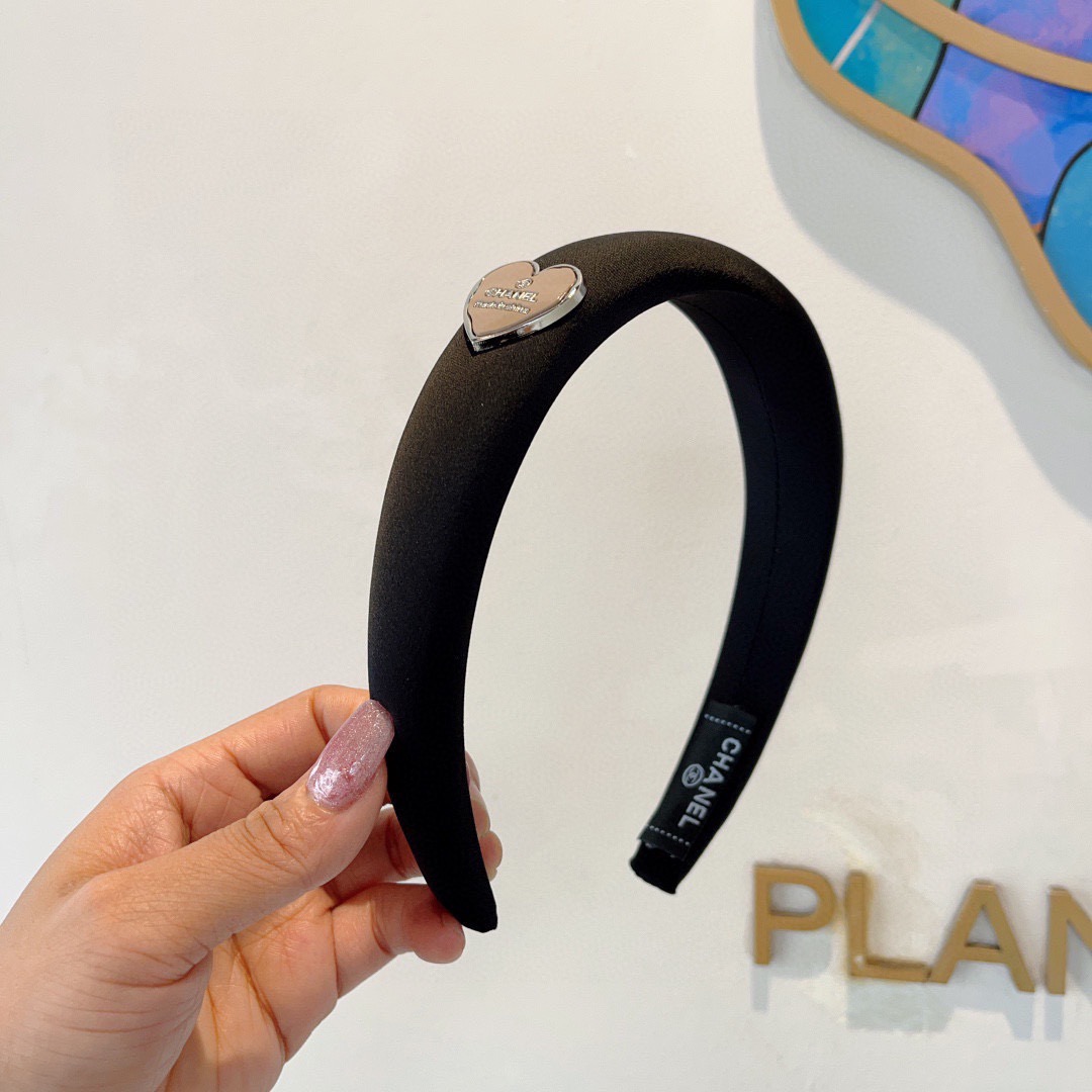 NO:618983,Comes with packaging CHANEL (Chanel) new exquisite letter headband, retro Internet celebrity popular headband with high-end materials, ultra-exquisite, fashionable and high-end versatile. Multi-color optional hairpins, hairpins, chanel, chanel, hairpins19860909配包装 CHANEL（香奈儿）新款精美字母发箍,复古网红爆款头箍 搭配高端材质,超精致,时尚高级百搭款.多色可选发夹,发夹,chanel,chanel,hairpins,accessory