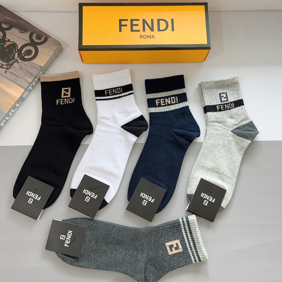 配包装（一盒5双） FENDI 芬迪新款中筒男款袜子，纯棉面料，潮人必备 ，经典双Flogo 个性时尚百