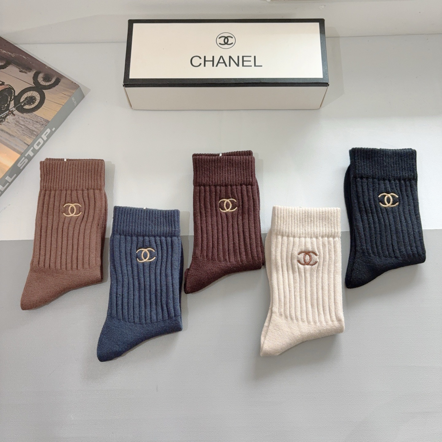 配包装【一盒5双】CHANEL （香奈儿）高版本羊绒刺绣长筒袜子🔥潮人必不可少的时尚专柜代购长筒袜子 ，