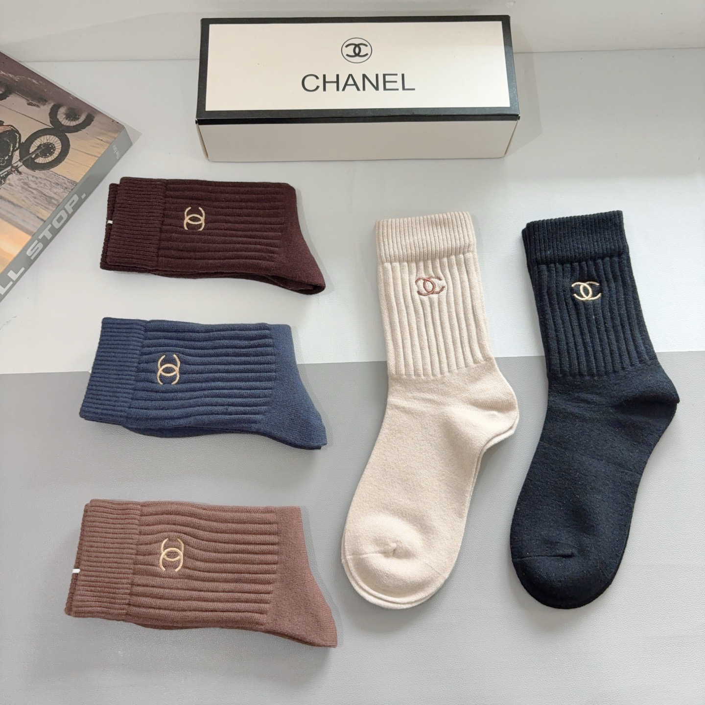 配包装【一盒5双】CHANEL （香奈儿）高版本羊绒刺绣长筒袜子🔥潮人必不可少的时尚专柜代购长筒袜子 ，