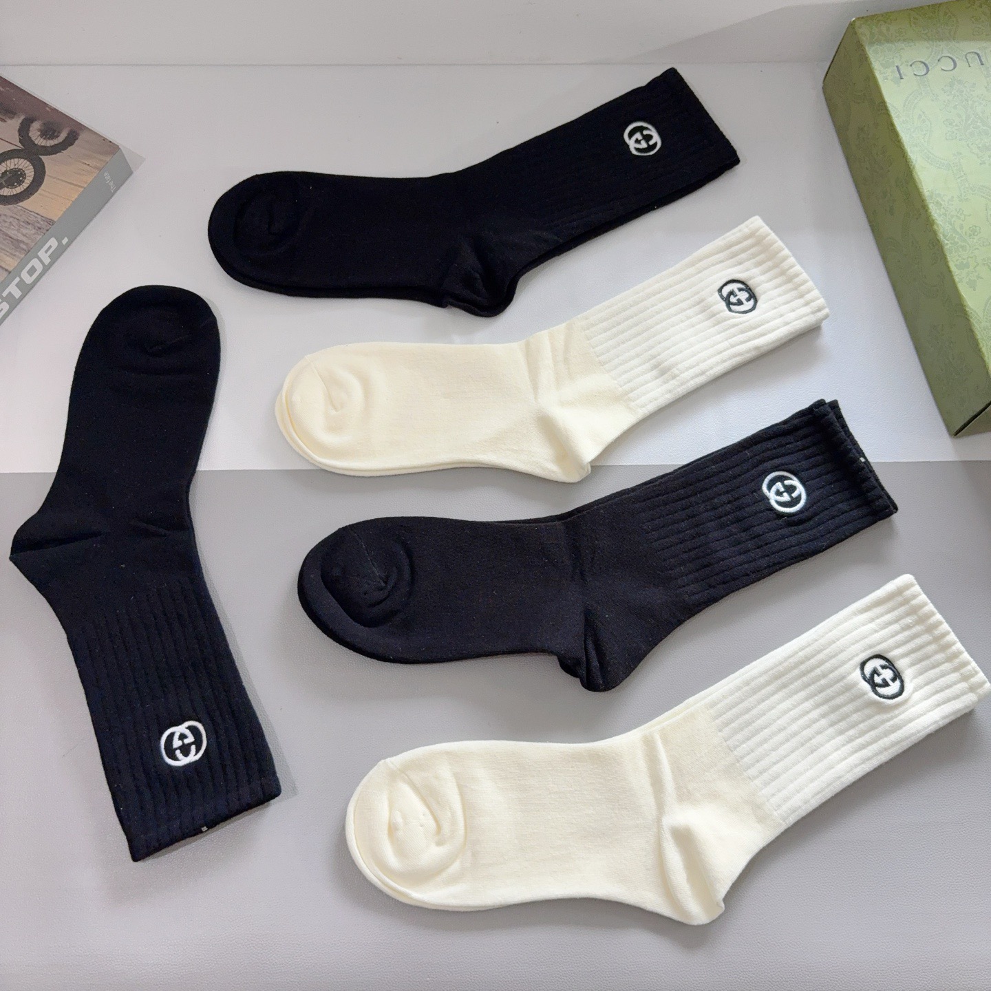 配包装（一盒5双）Gucci 古奇 新款长筒刺绣纯棉面料，专柜同步长筒袜子，💛大牌出街，潮人必备🔥超好搭
