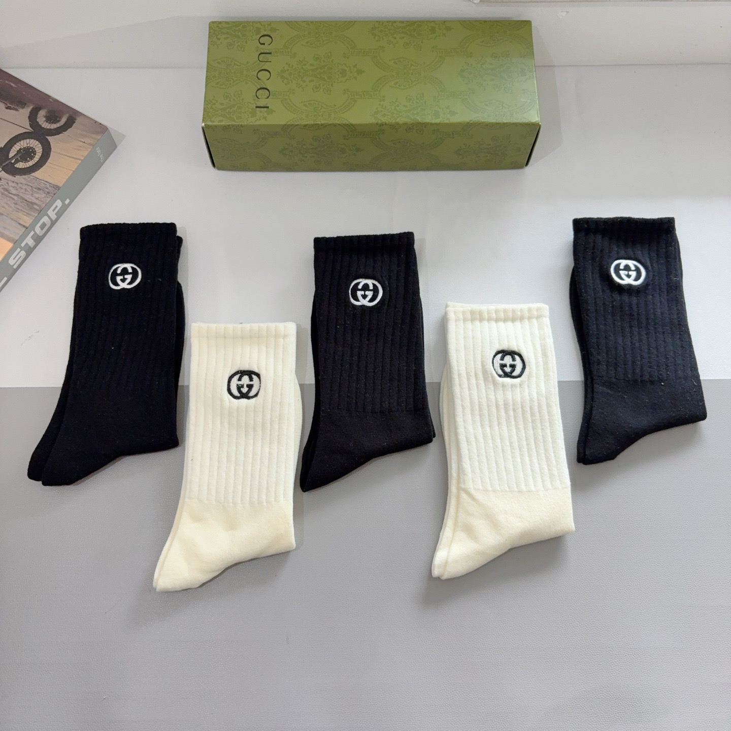 配包装（一盒5双）Gucci 古奇 新款长筒刺绣纯棉面料，专柜同步长筒袜子，💛大牌出街，潮人必备🔥超好搭