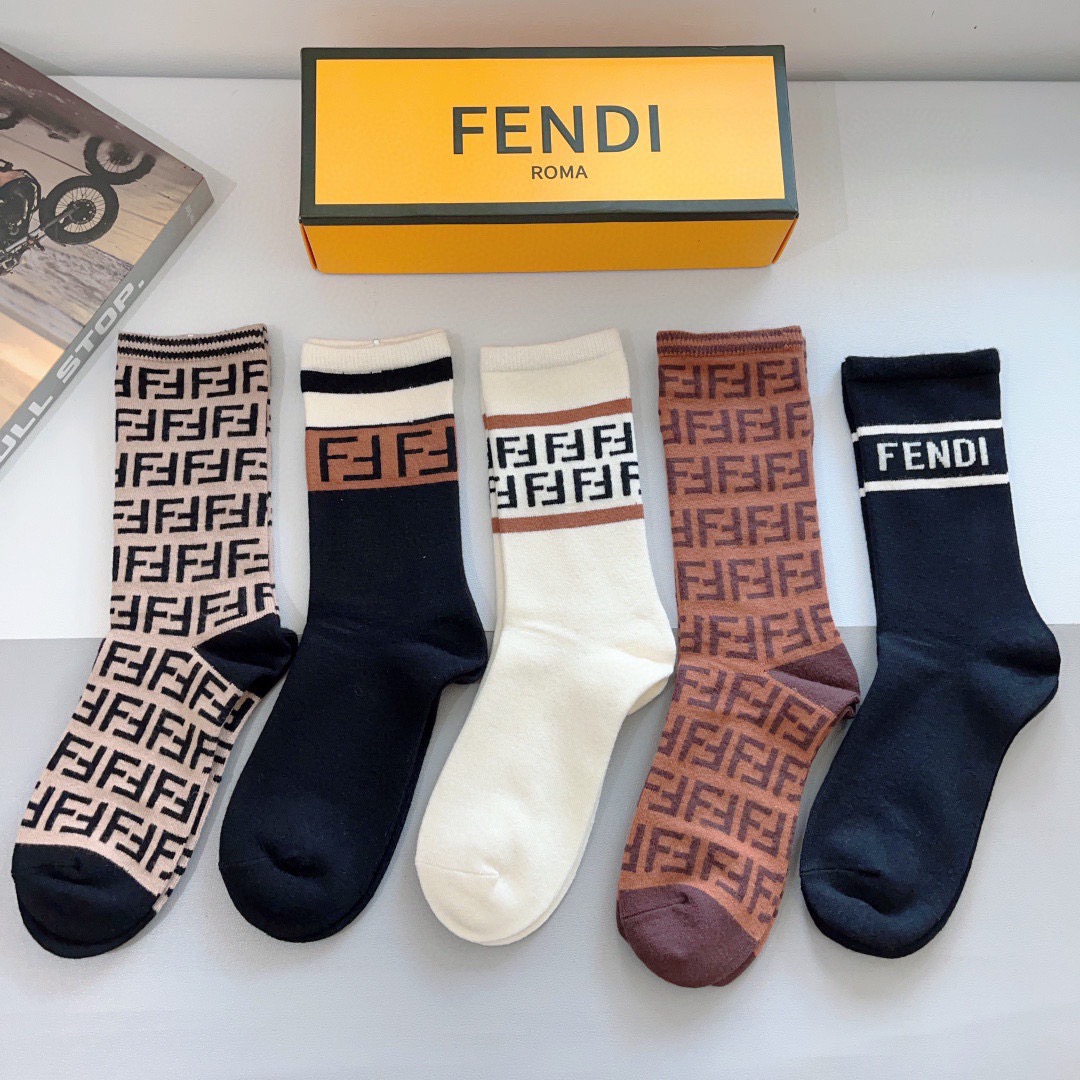 配包装（一盒5双）FENDI 芬迪 经典长筒袜子❗️高版本兔绒材质 ，经典双F图案logo，专柜同步袜子
