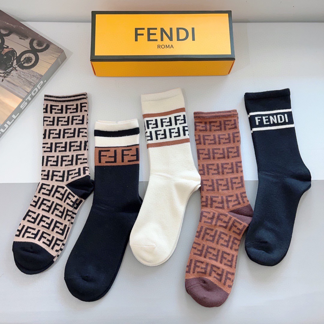 配包装（一盒5双）FENDI 芬迪 经典长筒袜子❗️高版本兔绒材质 ，经典双F图案logo，专柜同步袜子