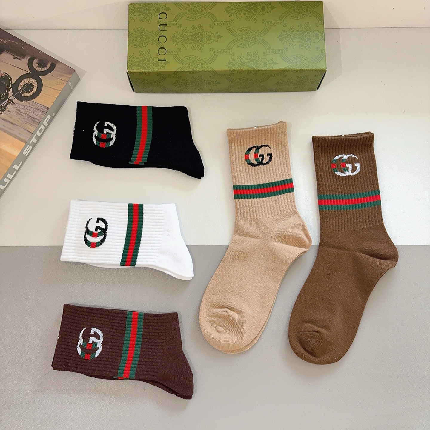 配包装（一盒5双） Gucci 古奇 ins超火长筒袜子、纯棉面料，潮人必备 ，经典双G字母，个性时尚百