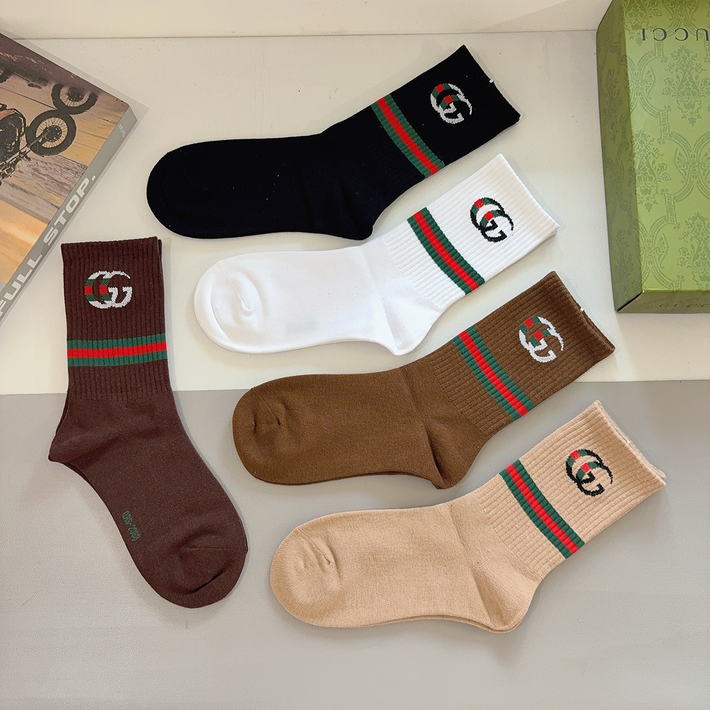 配包装（一盒5双） Gucci 古奇 ins超火长筒袜子、纯棉面料，潮人必备 ，经典双G字母，个性时尚百