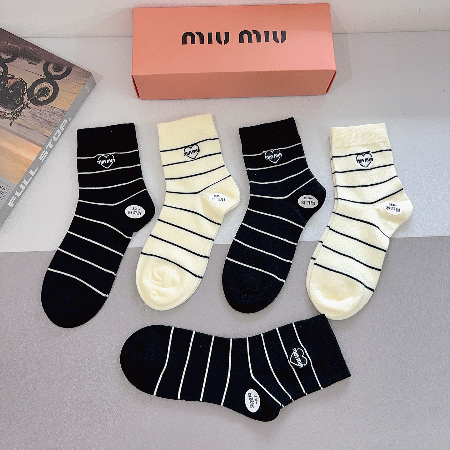 配包装【一盒5双】miumiu · 缪缪 高品质刺绣中筒袜子❗️ins明星网红推荐❗️轻薄柔软透气，四季